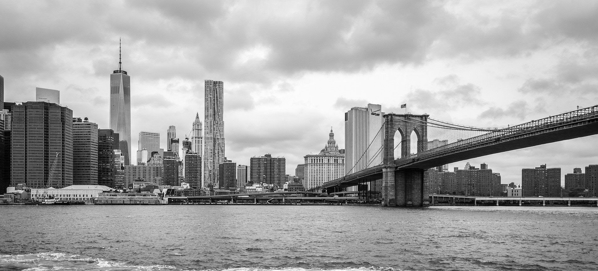 Black and white New York City skyline with the Brooklyn Bridge