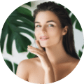 A woman with clear skin thanks to cosmetic dermatology services