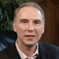 Portrait of Brian L., CEO of an international company