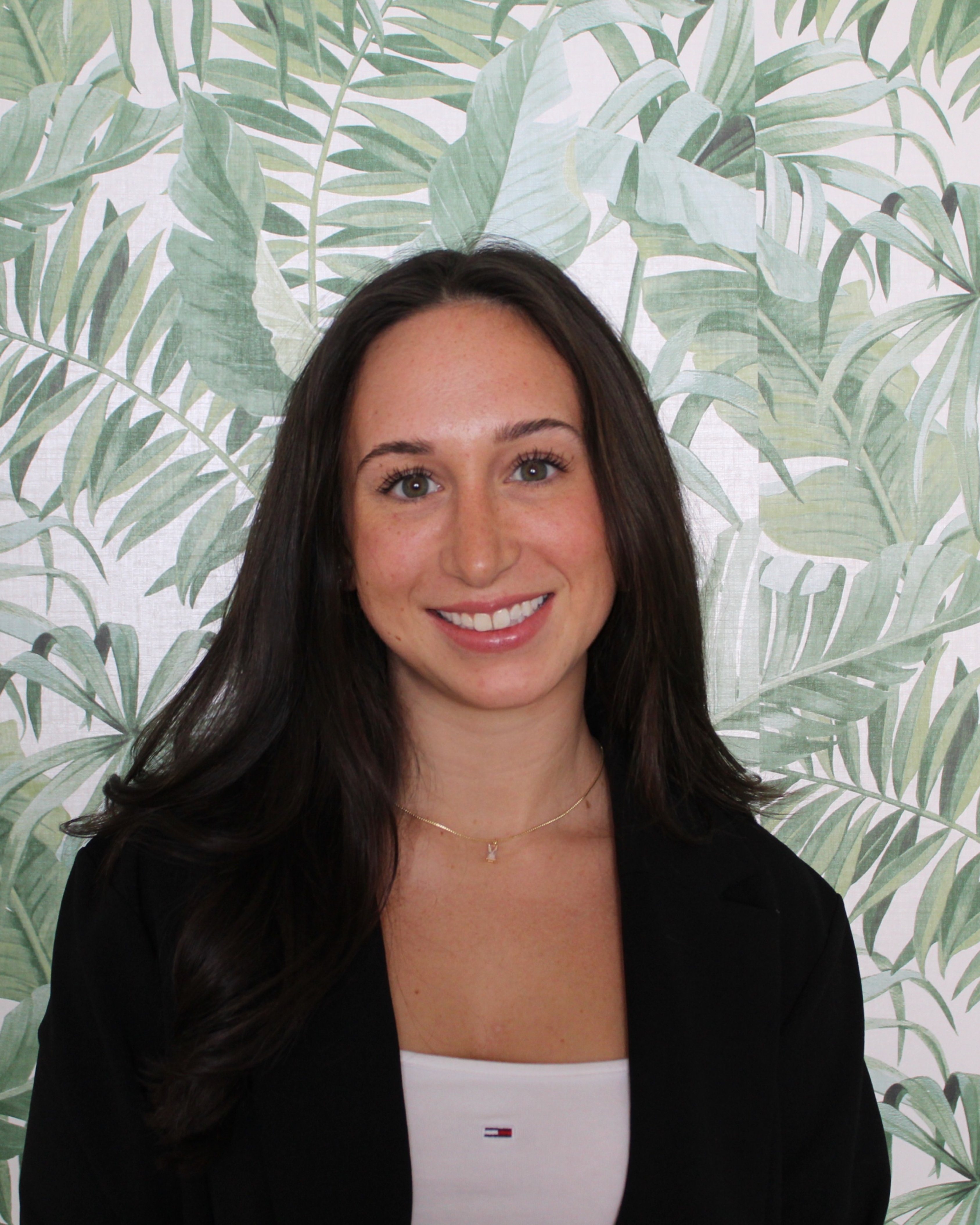 Lizzie Arnold, Senior PR and Marketing Account Executive