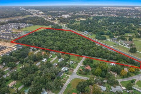 Aerial view of a large wooded land parcel outlined in red at 7172 Sw Highway 200, Ocala