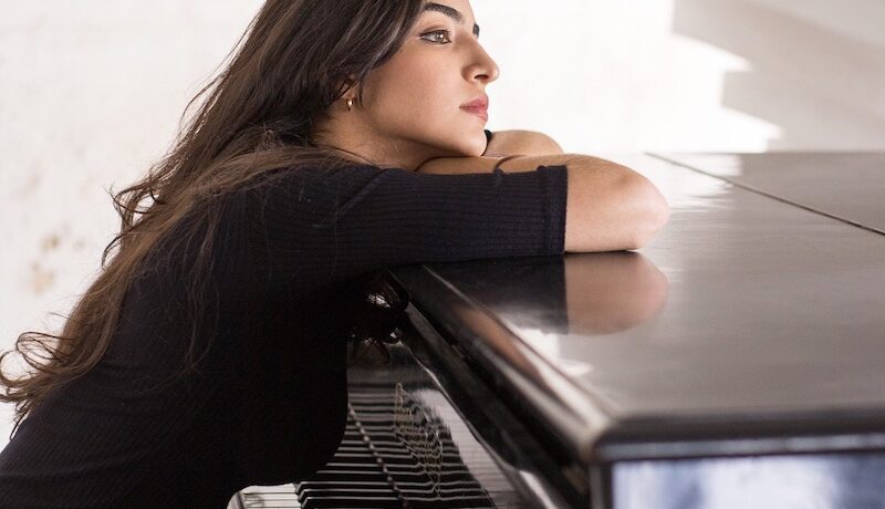 Performance guest singer featured on episode 860 of The LIFE CHANGES Show
