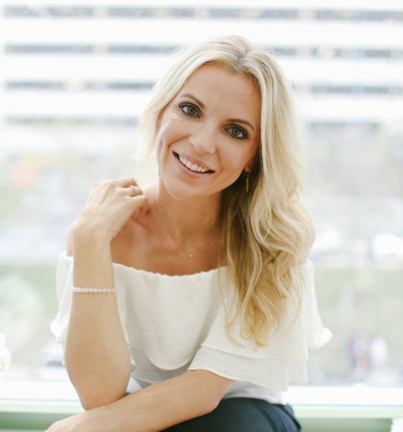 Amanda Robbins, business coach and digital marketing strategist, portrait
