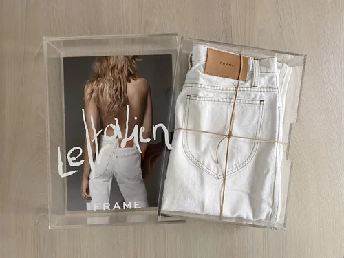 Frame Le Italien gifting package with an acrylic box and white jeans