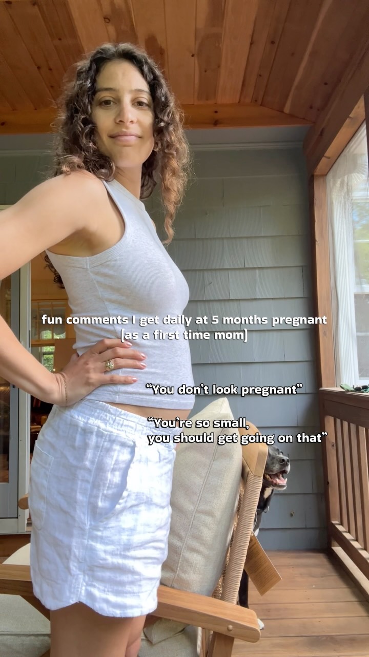Pregnancy bump profile on a porch with a five months pregnant caption