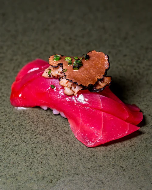Tuna nigiri with shiitake mushroom and truffle