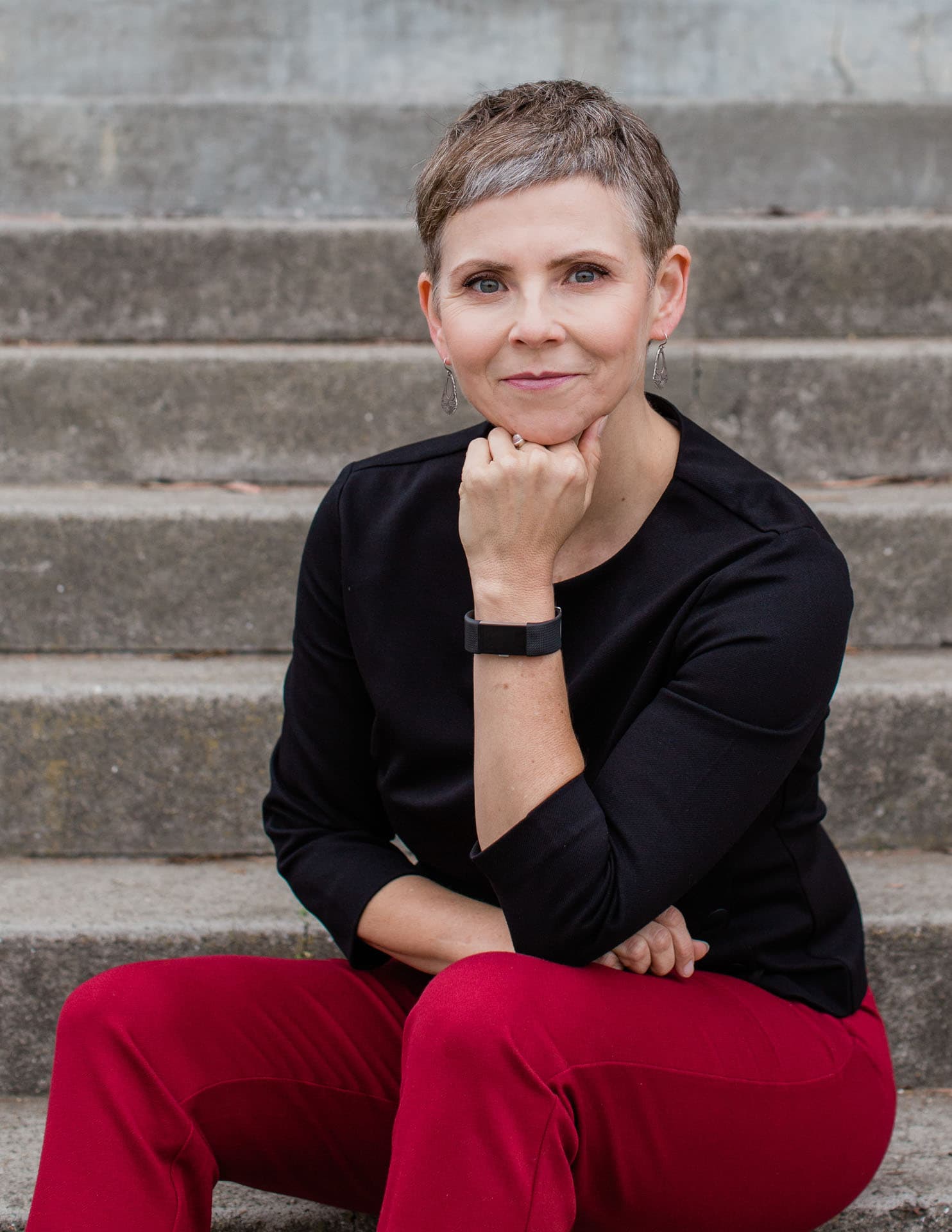 Lauri Smith seated on stone steps, hand on chin